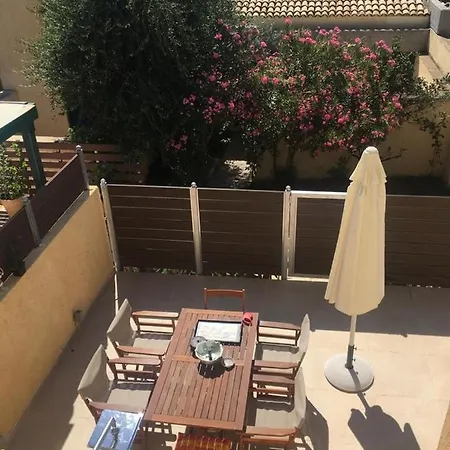 Bessie's Seaside Apartamento
