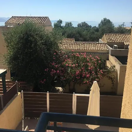 Bessie's Seaside Apartamento Barbati