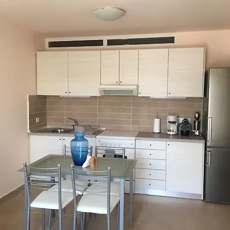 Bessie's Seaside Apartment *
