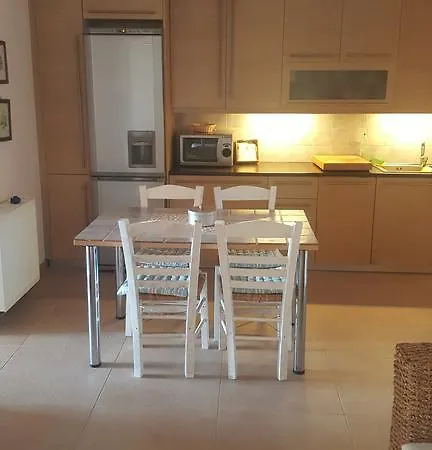 Bessie's Seaside Apartment Barbati